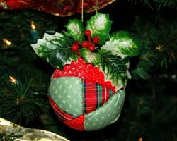 Quilted Christmas ornament