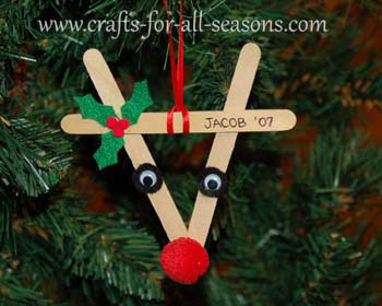 Adorable Popsicle Stick Reindeer Ornament for Kids to Make